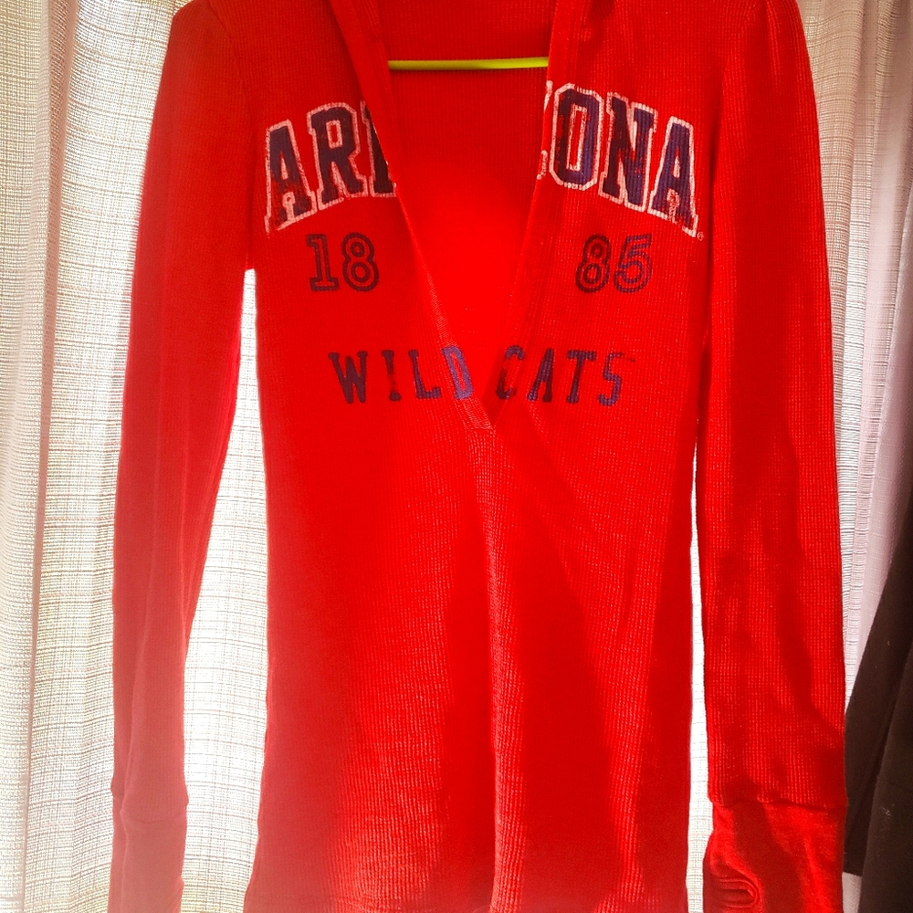 Red sweater Junior's Medium